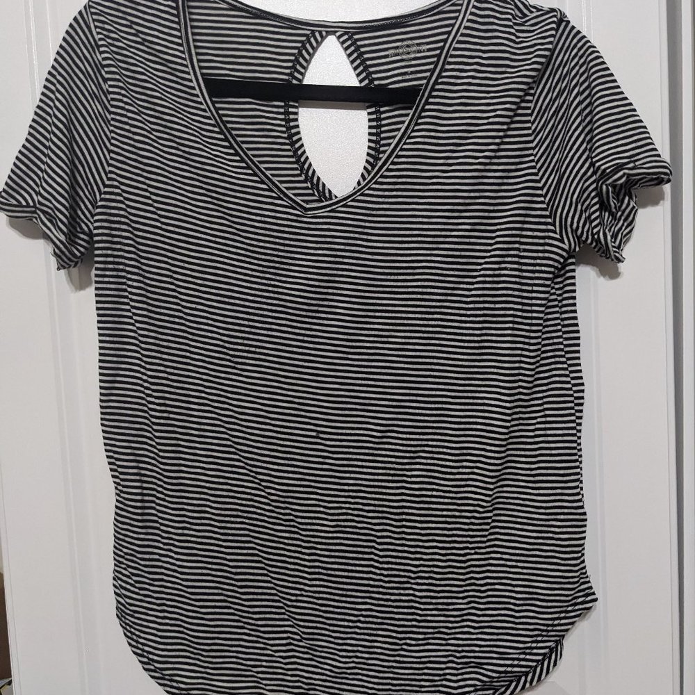 Black and White Striped Relaxed Fit So Soft T-Shirt Size Medium